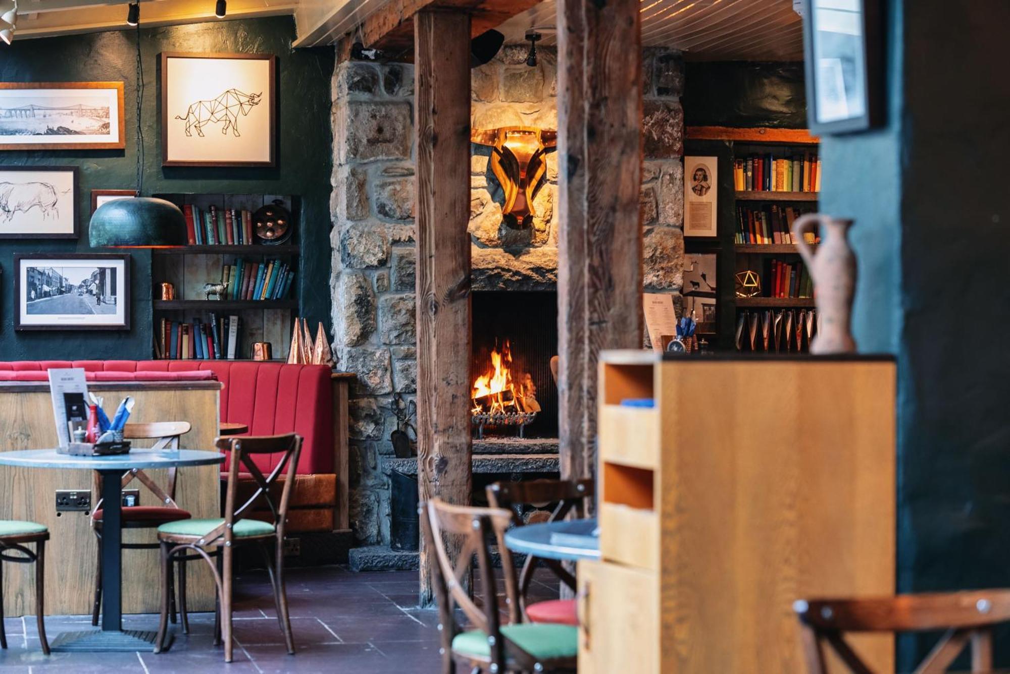 The Bull And Townhouse, Beaumaris- The Inn Collection Group エクステリア 写真